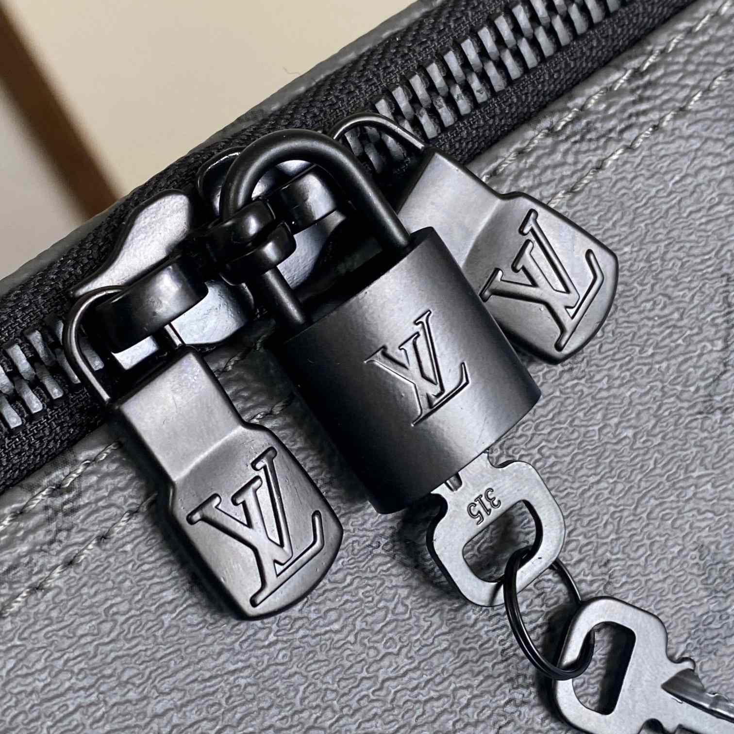 Louis Vuitton Keepall Bandoulière 55  M11480 - DopestKickz