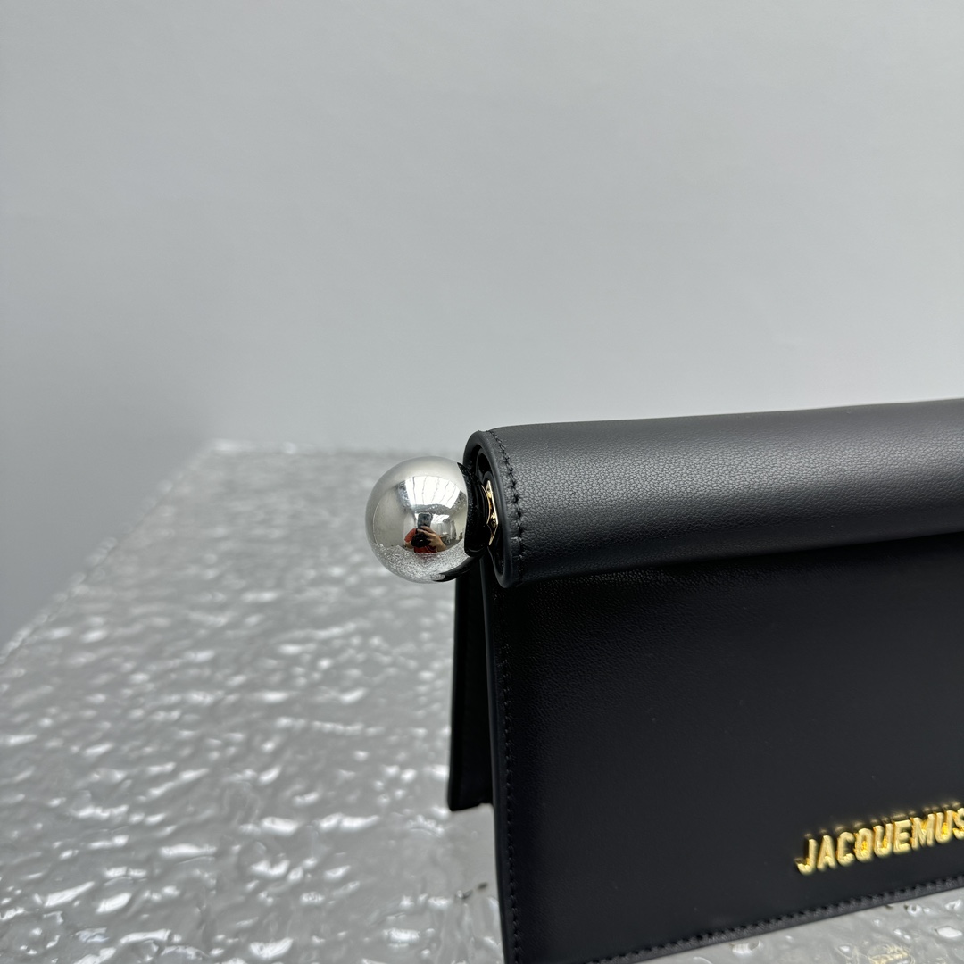 Jacquemus La Petite Pochette Rond Carré Cross Body Bag (20×7×14cm) - DopestKickz