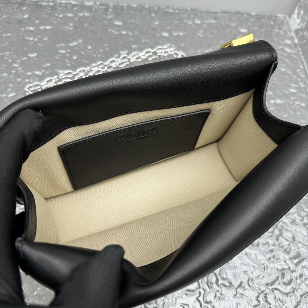 Jacquemus La Petite Pochette Rond Carré Cross Body Bag (20×7×14cm) - DopestKickz