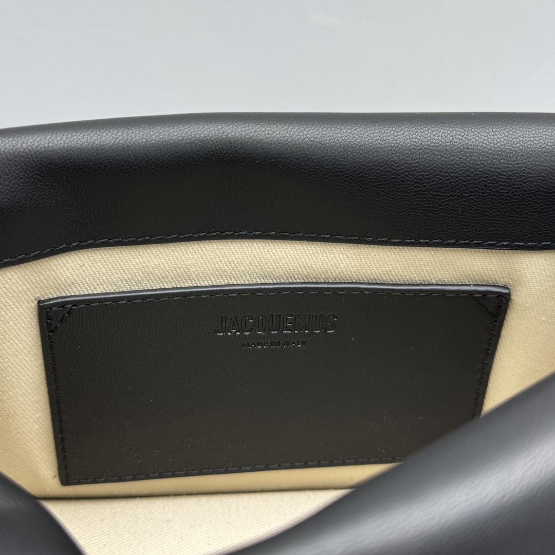 Jacquemus La Petite Pochette Rond Carré Cross Body Bag (20×7×14cm) - DopestKickz