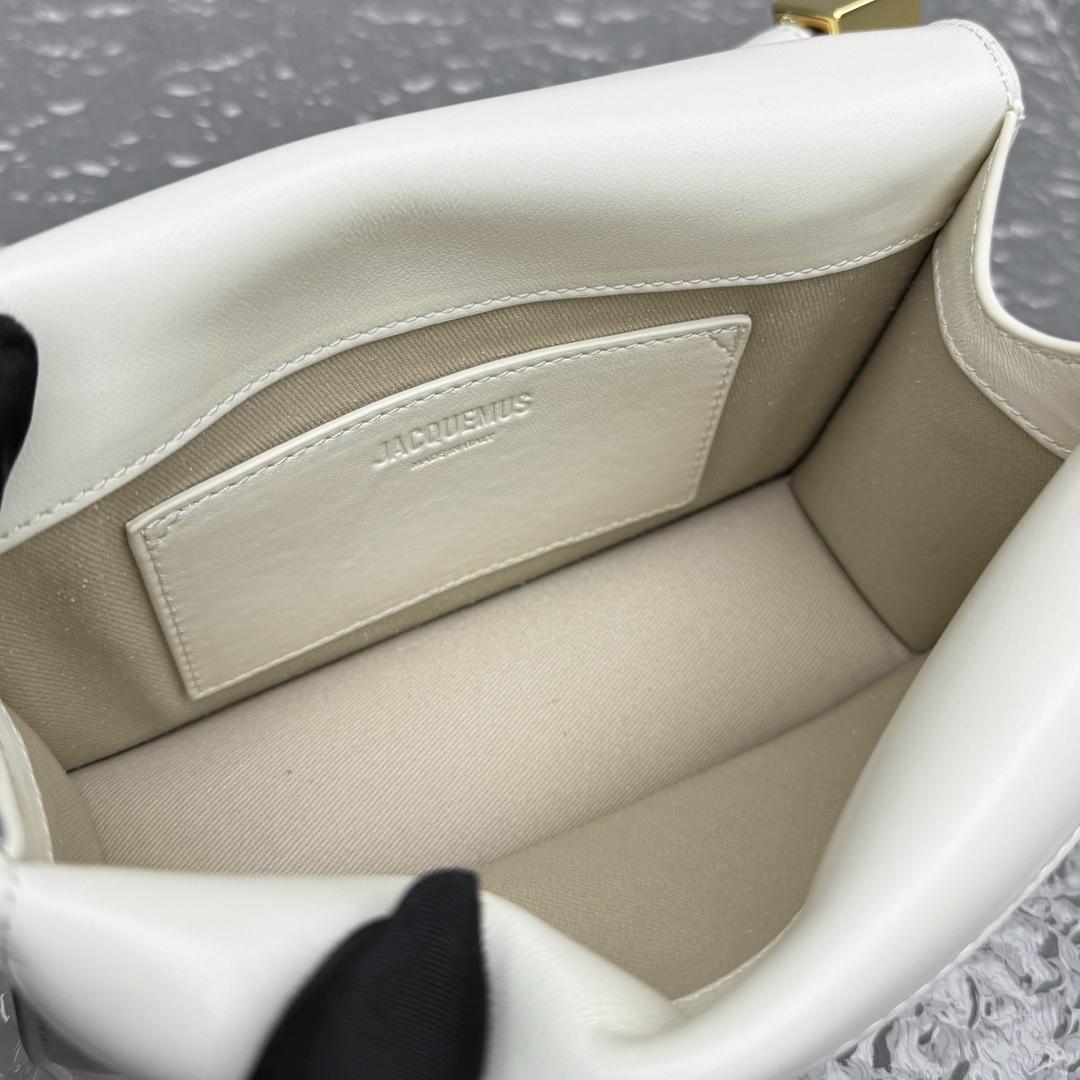 Jacquemus La Petite Pochette Rond Carré Cross Body Bag (20×7×14cm) - DopestKickz