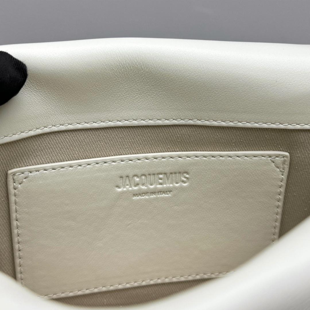 Jacquemus La Petite Pochette Rond Carré Cross Body Bag (20×7×14cm) - DopestKickz