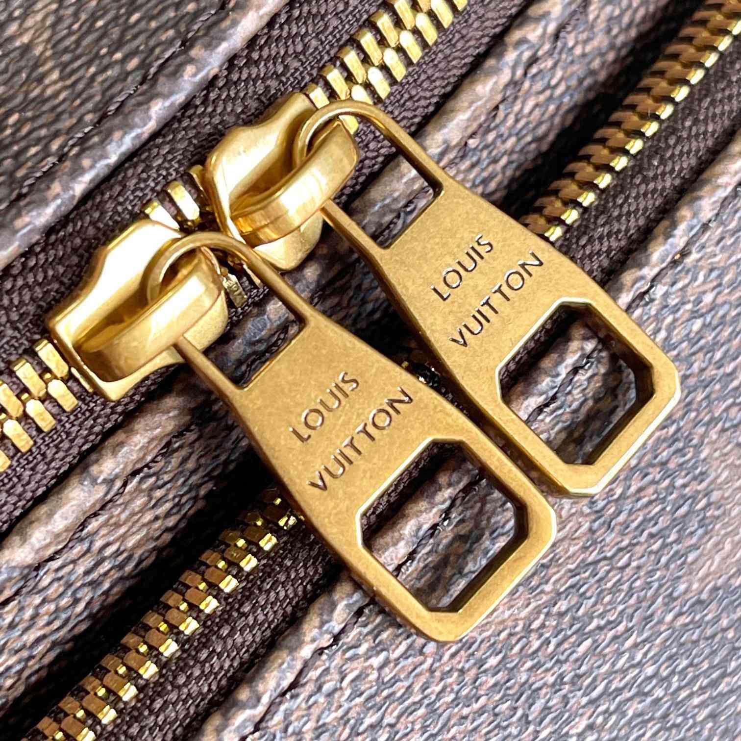 Louis Vuitton Rush Bumbag  M11539 - DopestKickz