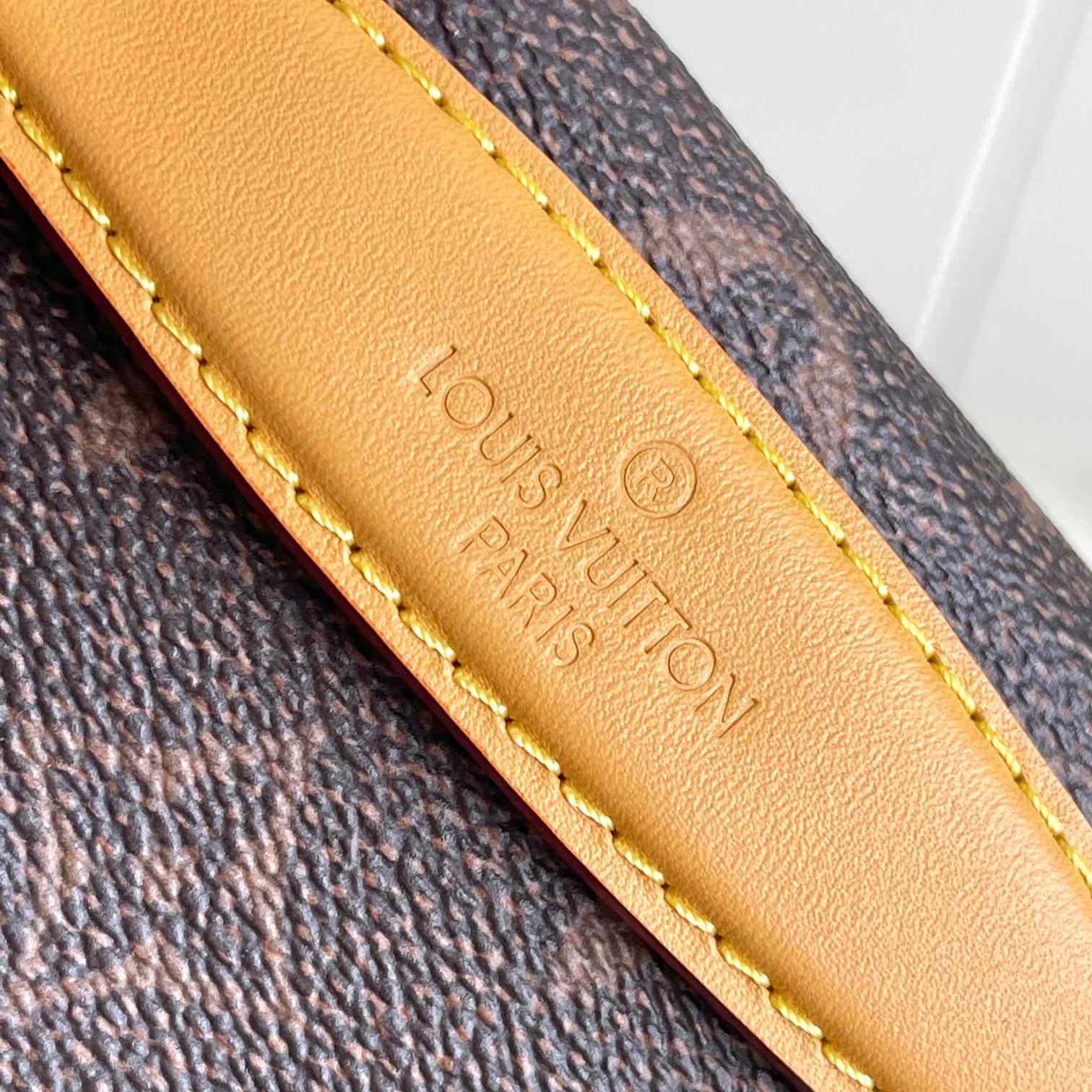 Louis Vuitton Rush Bumbag  M11539 - DopestKickz