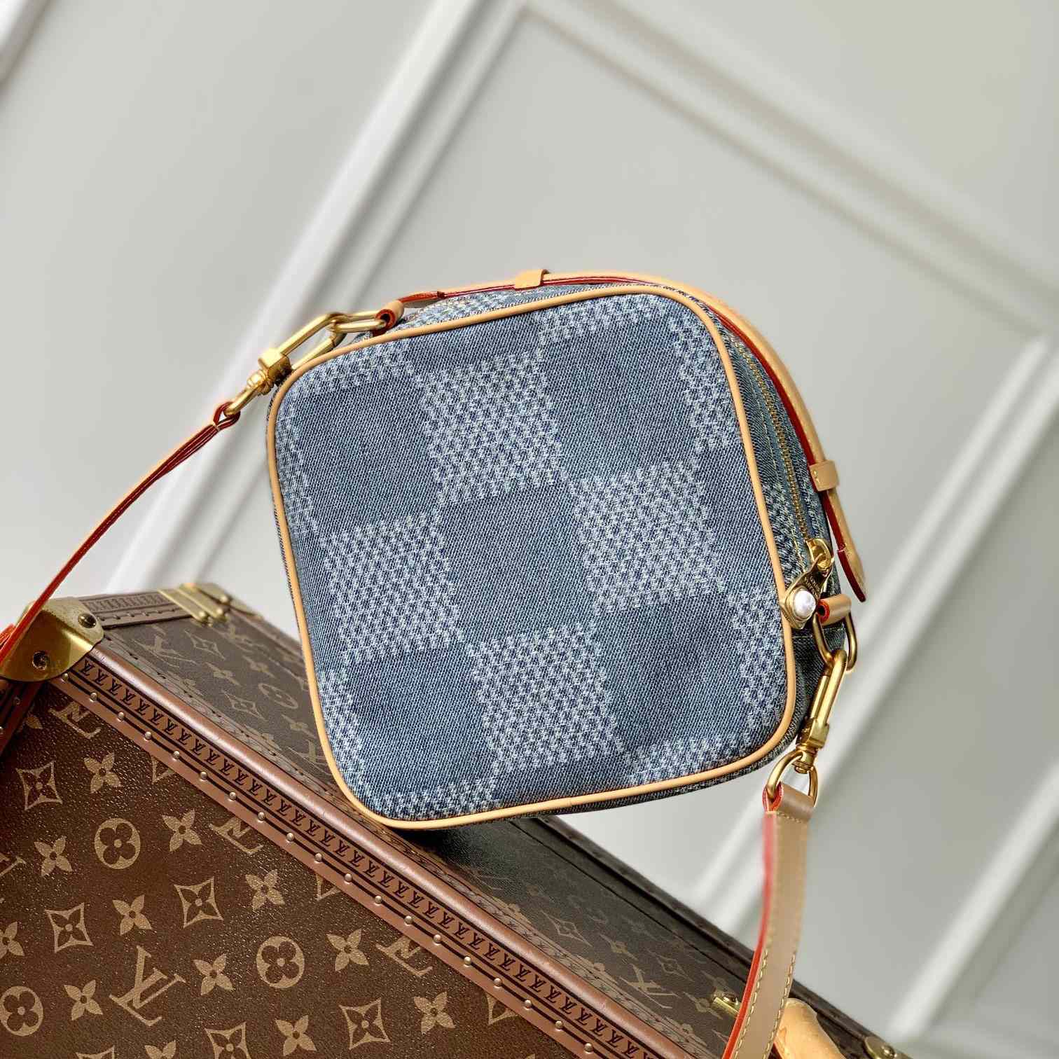 Louis Vuitton Chess Messenger   N40706 - DopestKickz