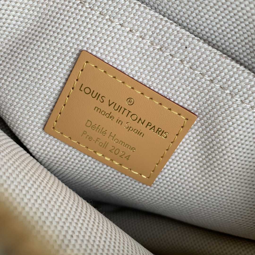 Louis Vuitton Chess Messenger   N40706 - DopestKickz