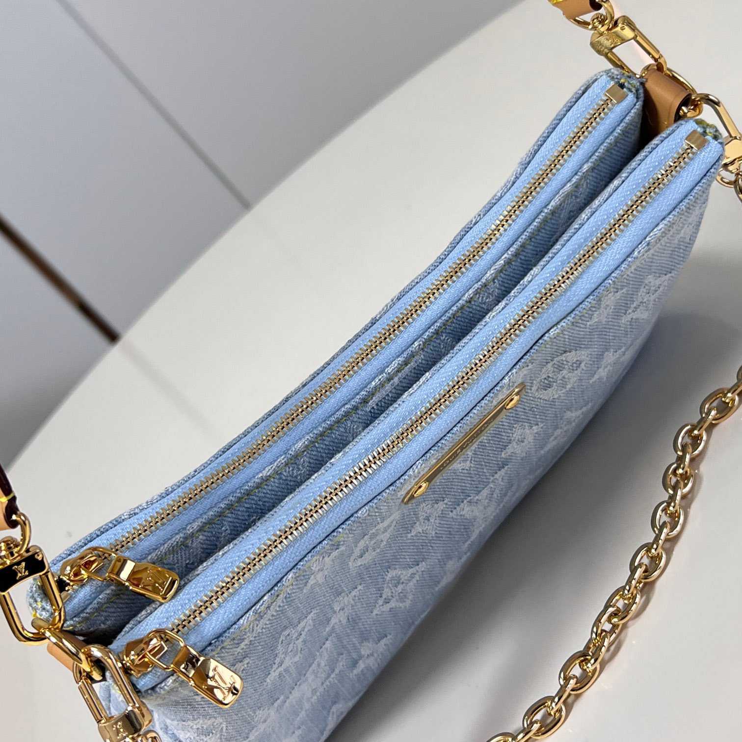 Louis Vuitton Liv Pochette  M83532 - DopestKickz