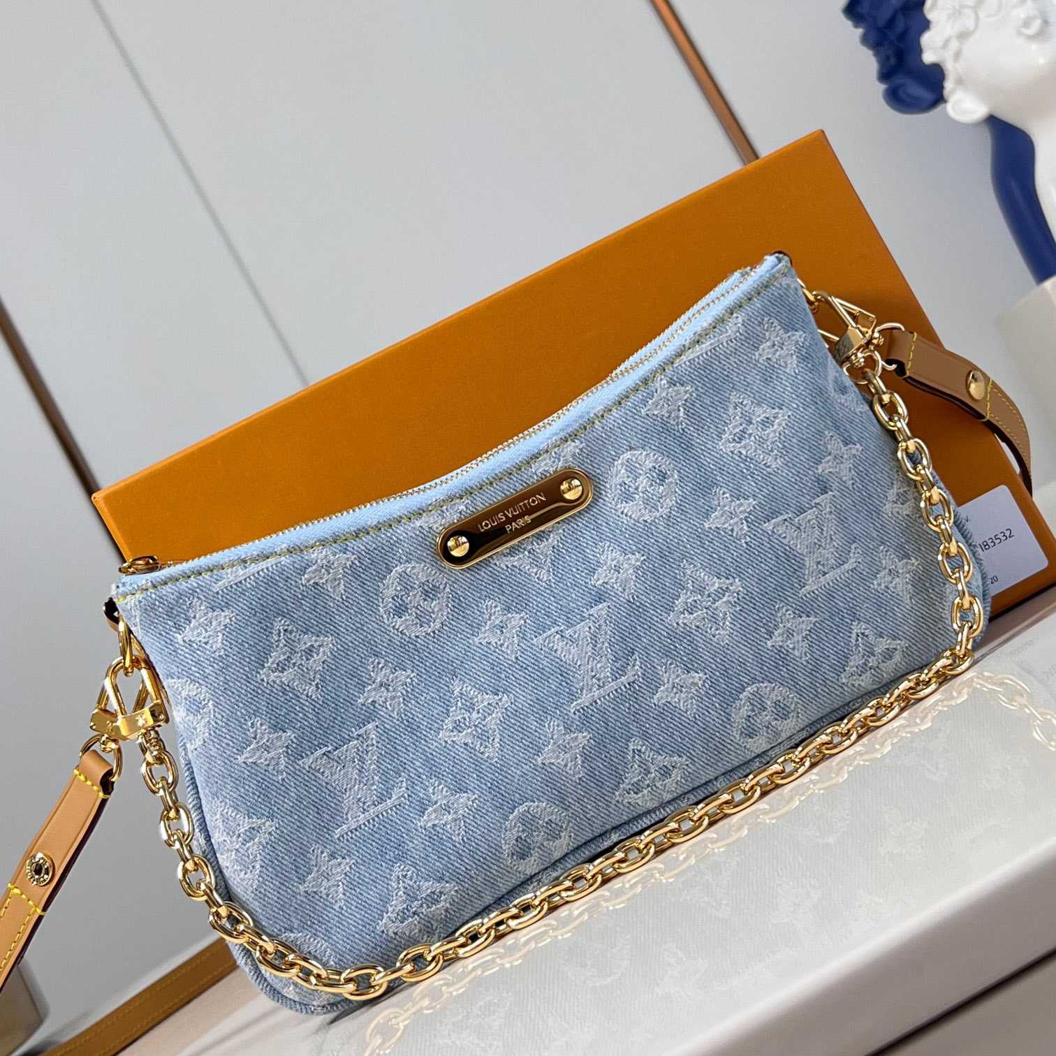 Louis Vuitton Liv Pochette  M83532 - DopestKickz