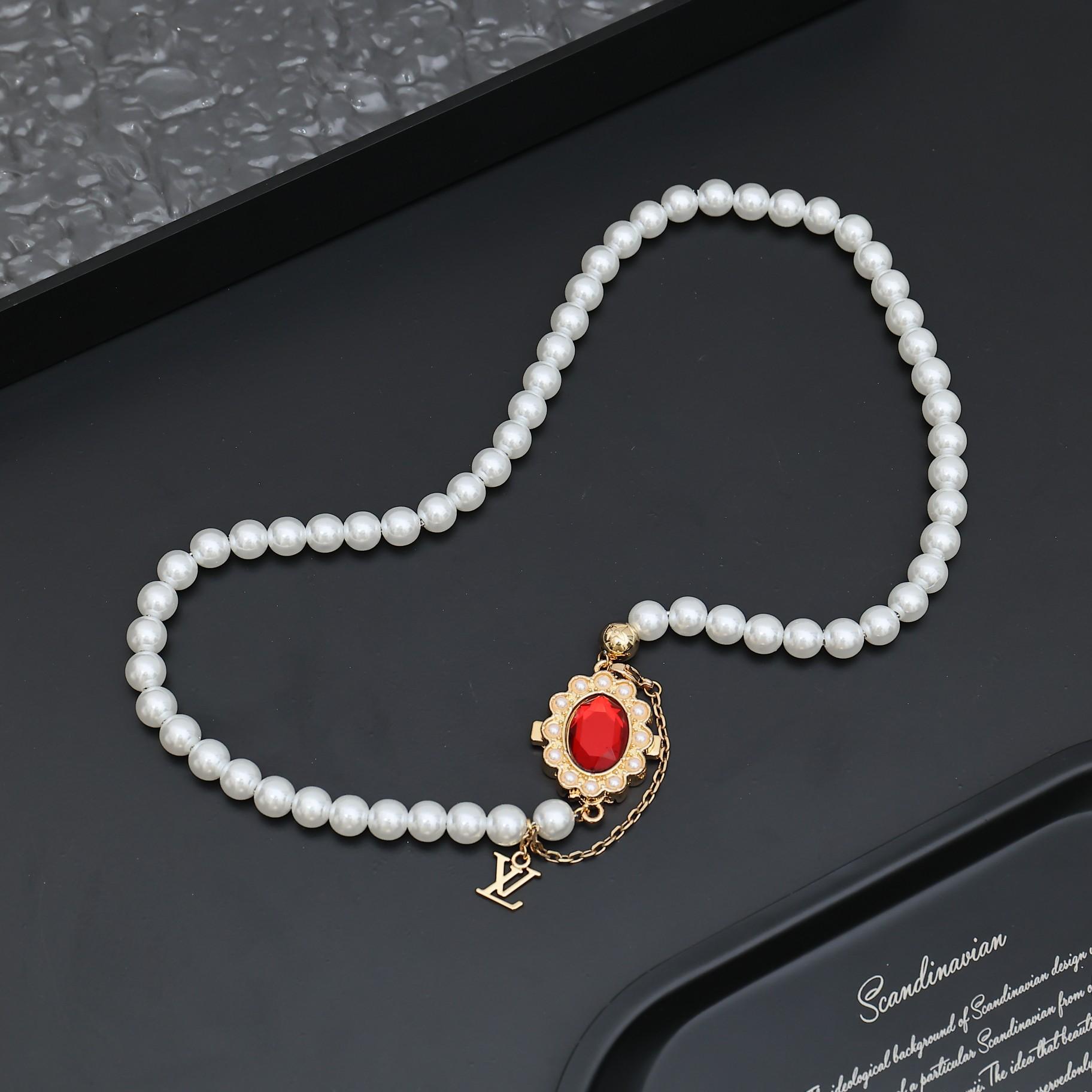 Louis Vuitton LV Dynasty Necklace   M01747 - DopestKickz