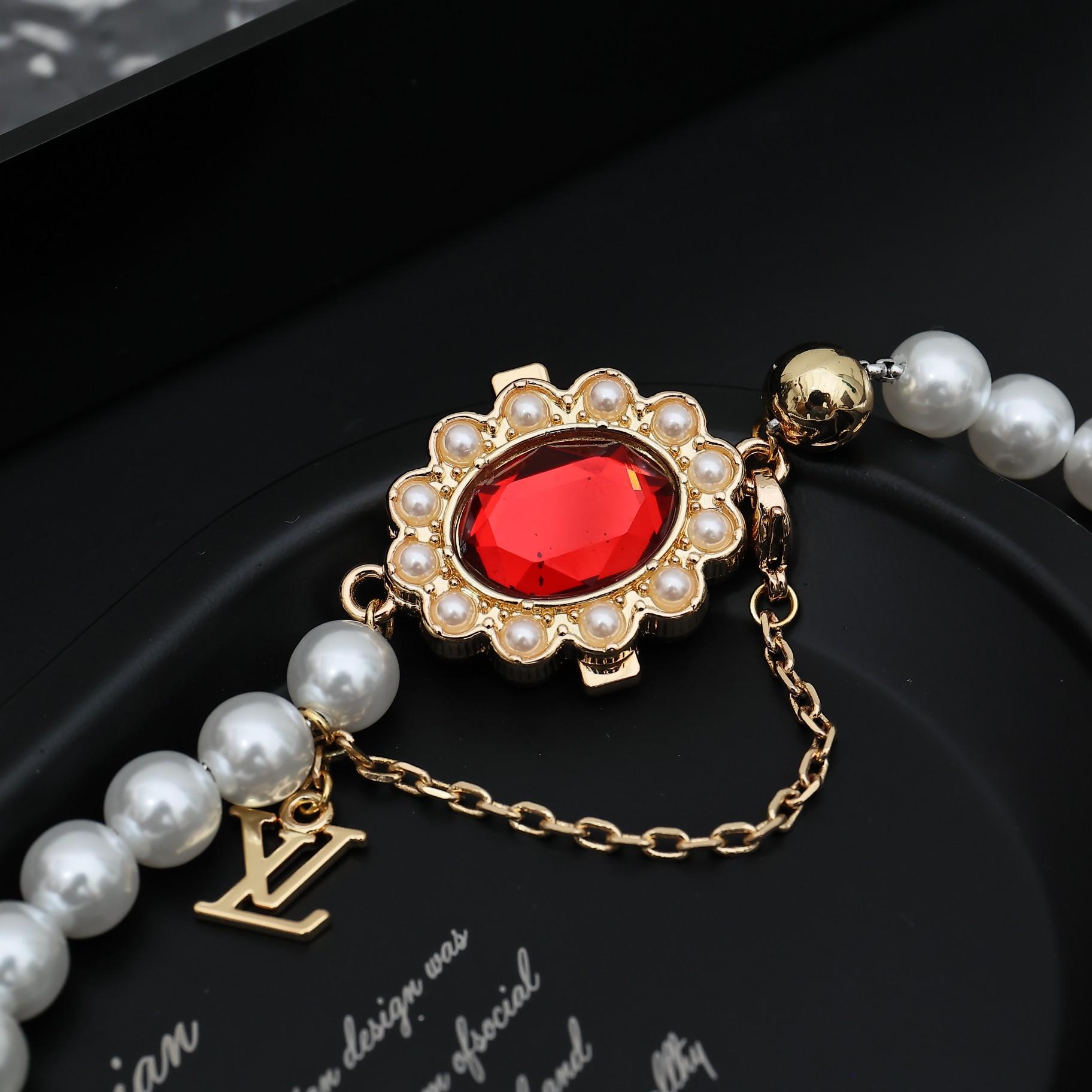 Louis Vuitton LV Dynasty Necklace   M01747 - DopestKickz