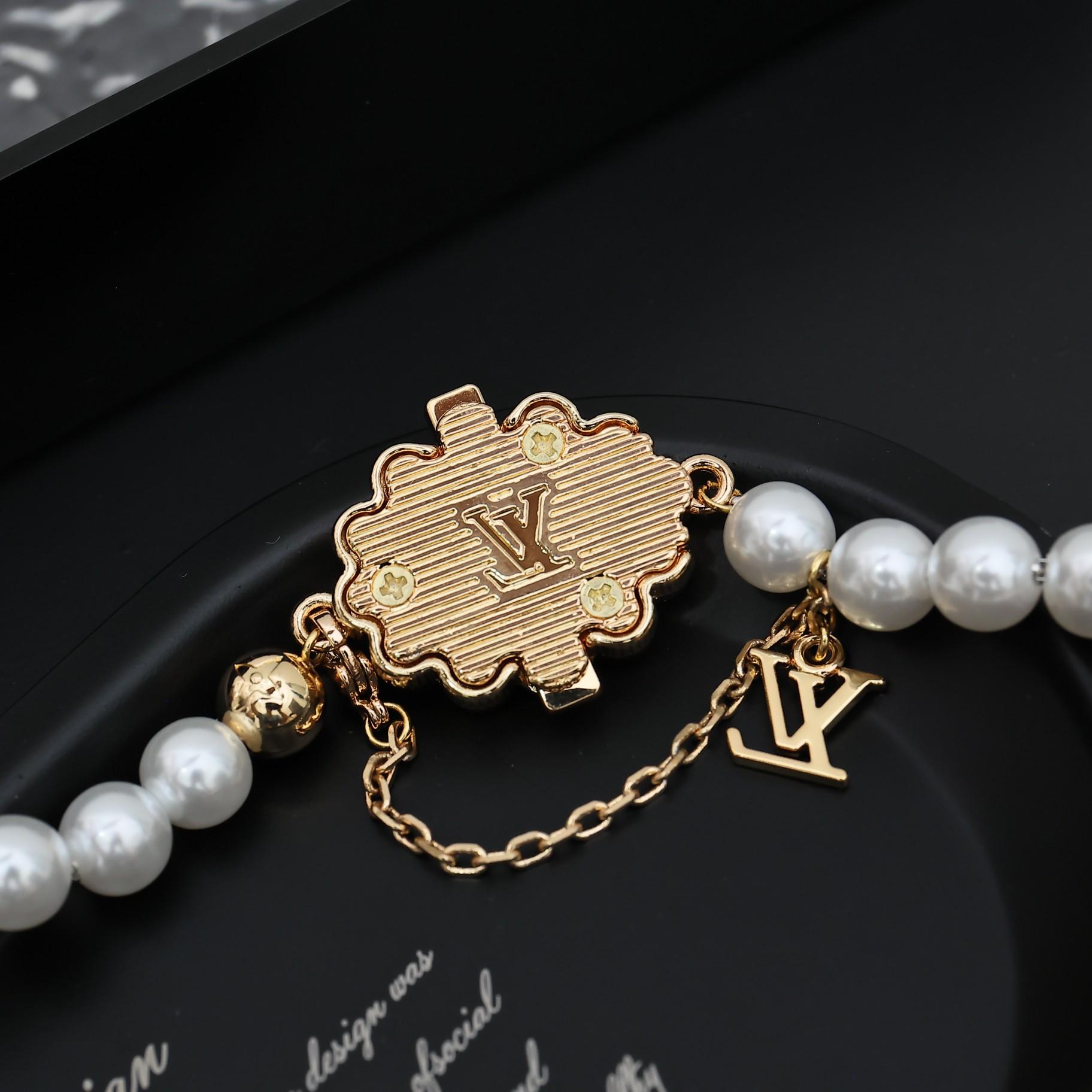 Louis Vuitton LV Dynasty Necklace   M01747 - DopestKickz