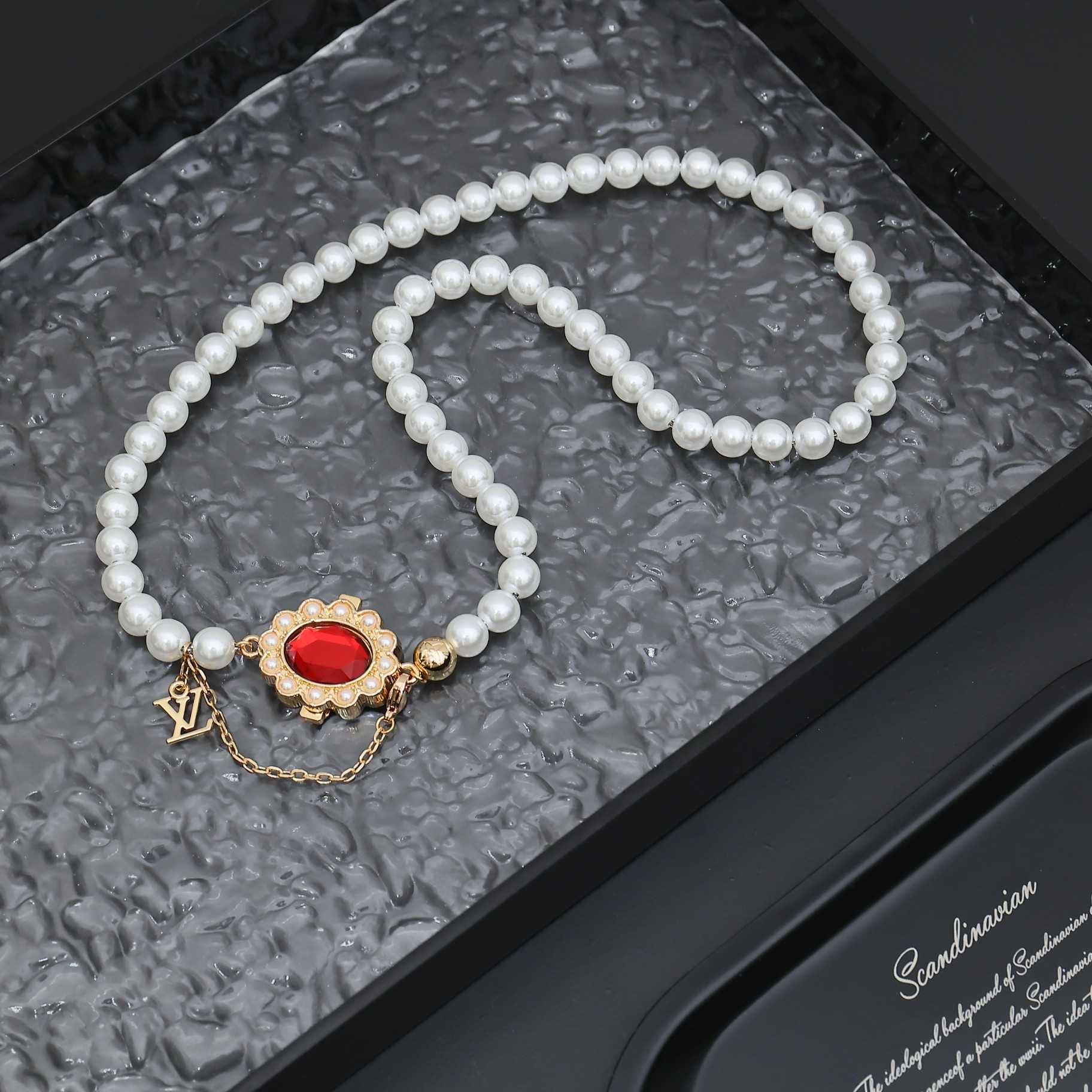 Louis Vuitton LV Dynasty Necklace   M01747 - DopestKickz