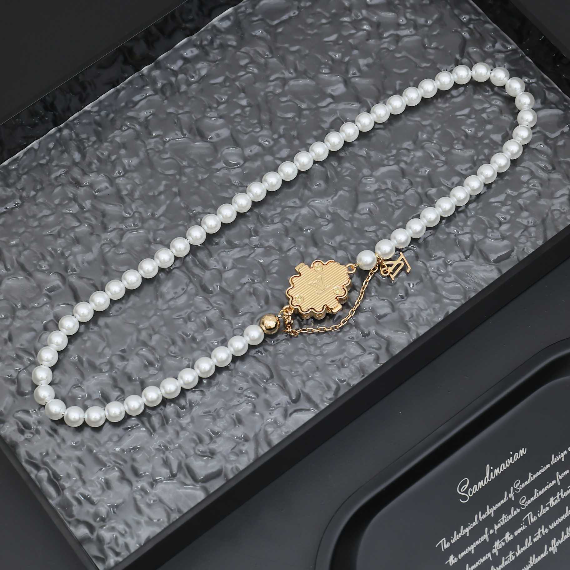 Louis Vuitton LV Dynasty Necklace   M01747 - DopestKickz