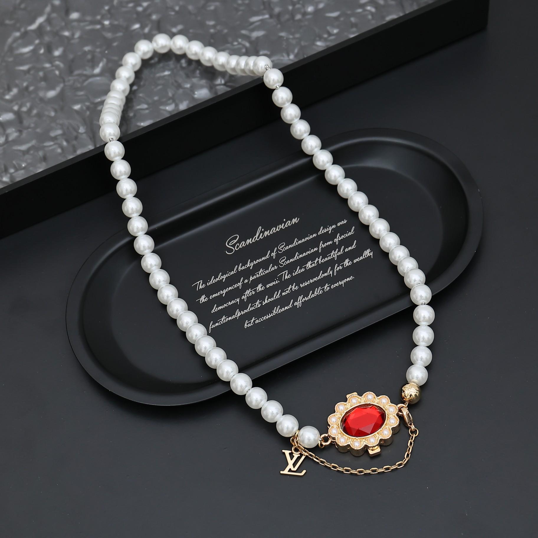 Louis Vuitton LV Dynasty Necklace   M01747 - DopestKickz