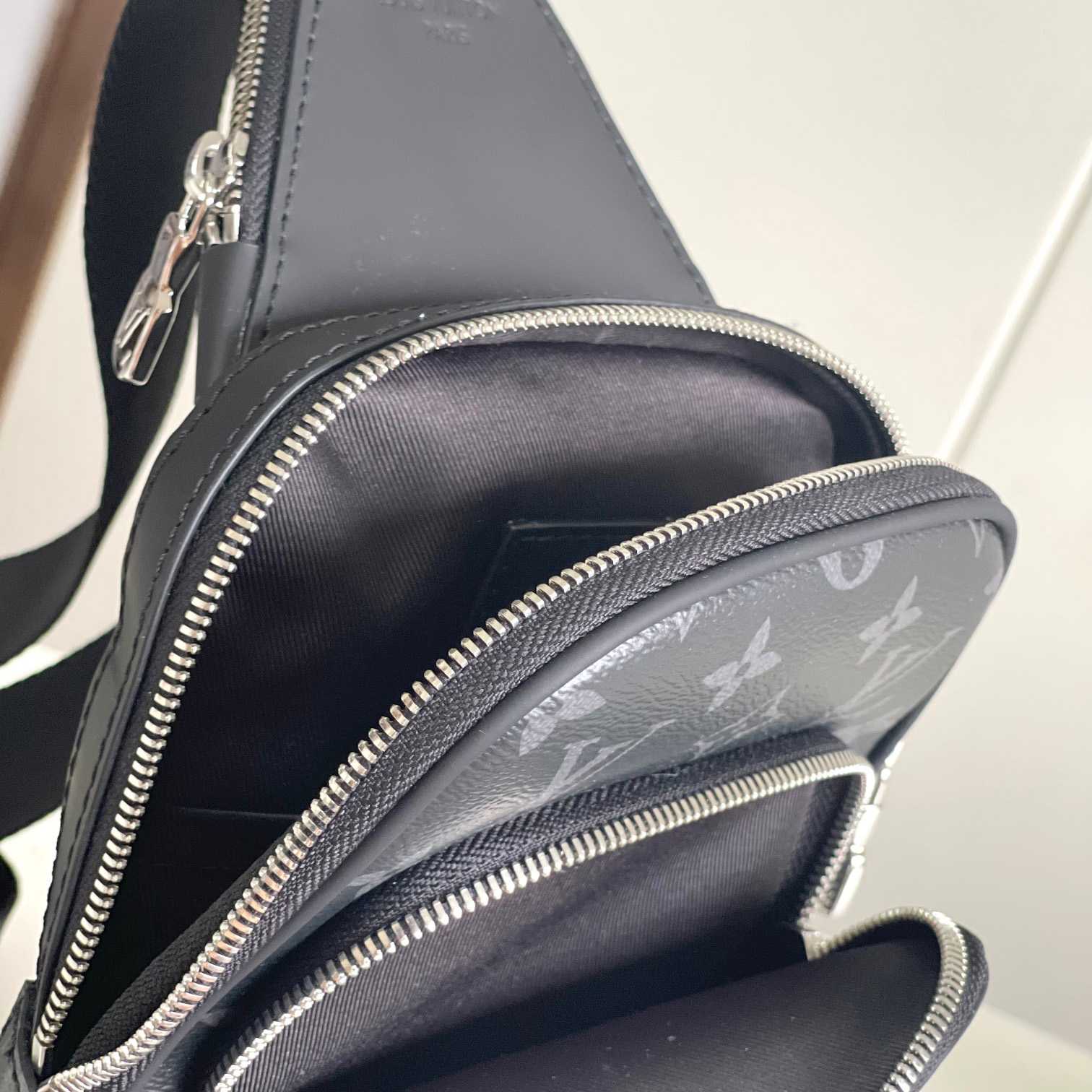 Louis Vuitton Avenue Slingbag PM   M47137 - DopestKickz