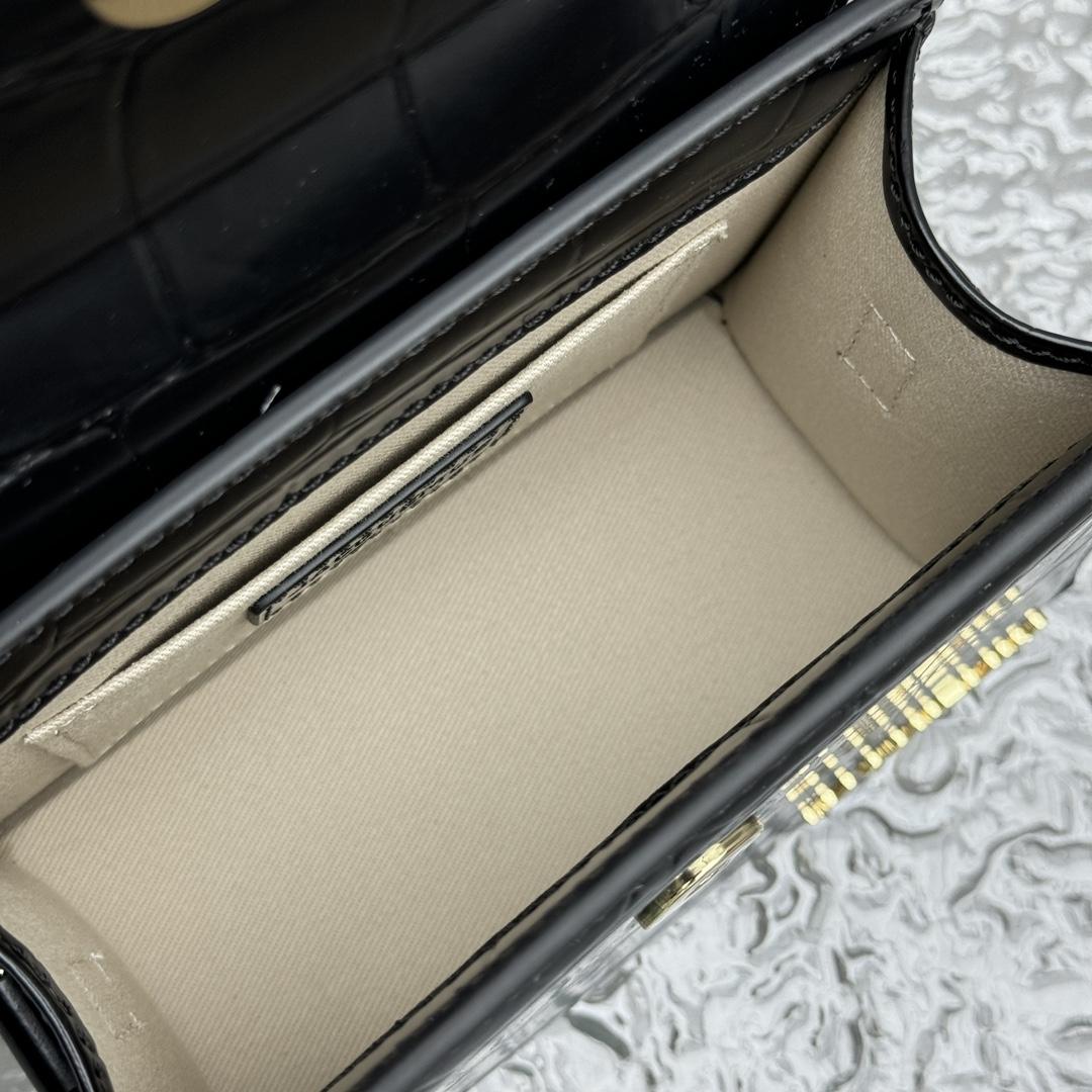 Jacquemus Le Chiquito Moyen Boucle - DopestKickz