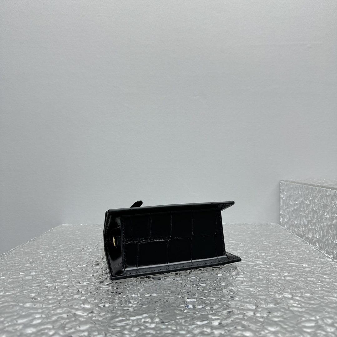 Jacquemus Le Chiquito Moyen Boucle - DopestKickz