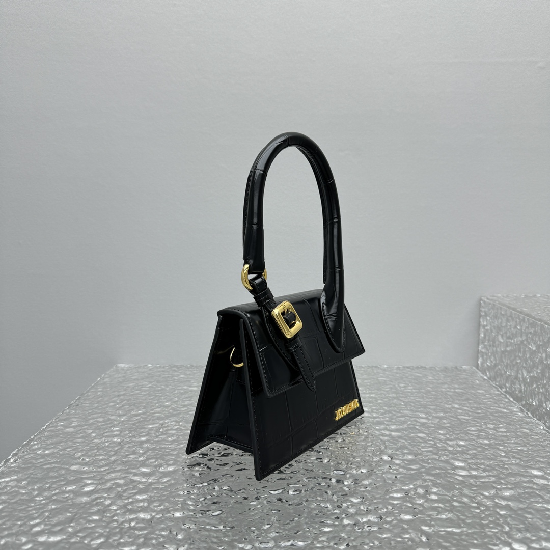 Jacquemus Le Chiquito Moyen Boucle - DopestKickz