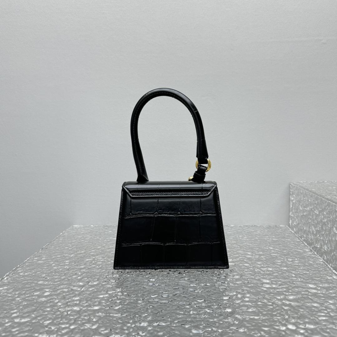 Jacquemus Le Chiquito Moyen Boucle - DopestKickz