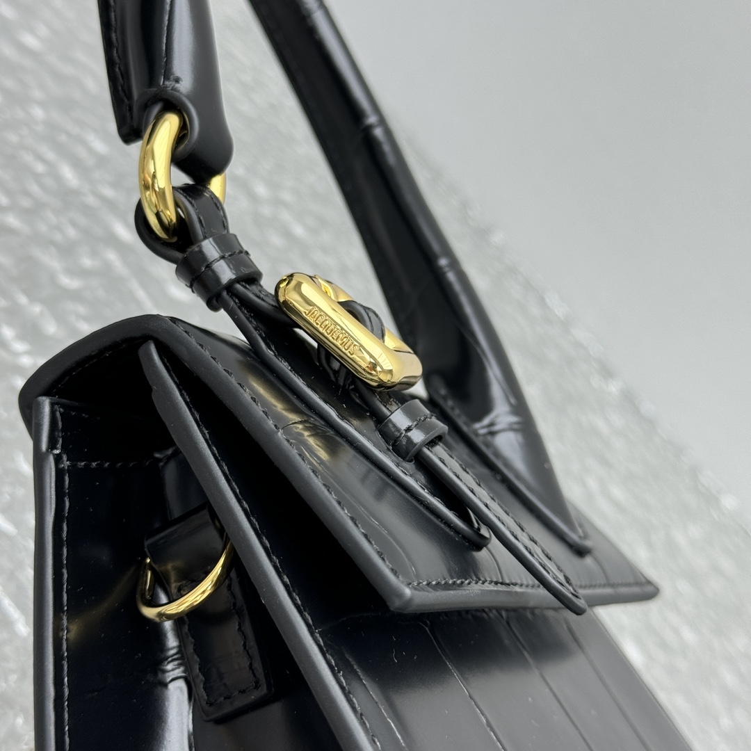 Jacquemus Le Chiquito Moyen Boucle - DopestKickz