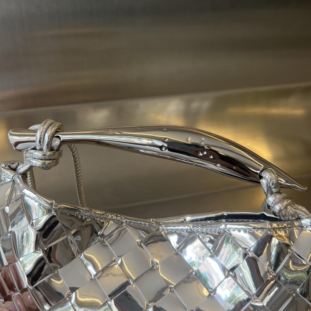 Bottega Veneta Silver Sardine Bag  (20*12*2.5cm) - DopestKickz