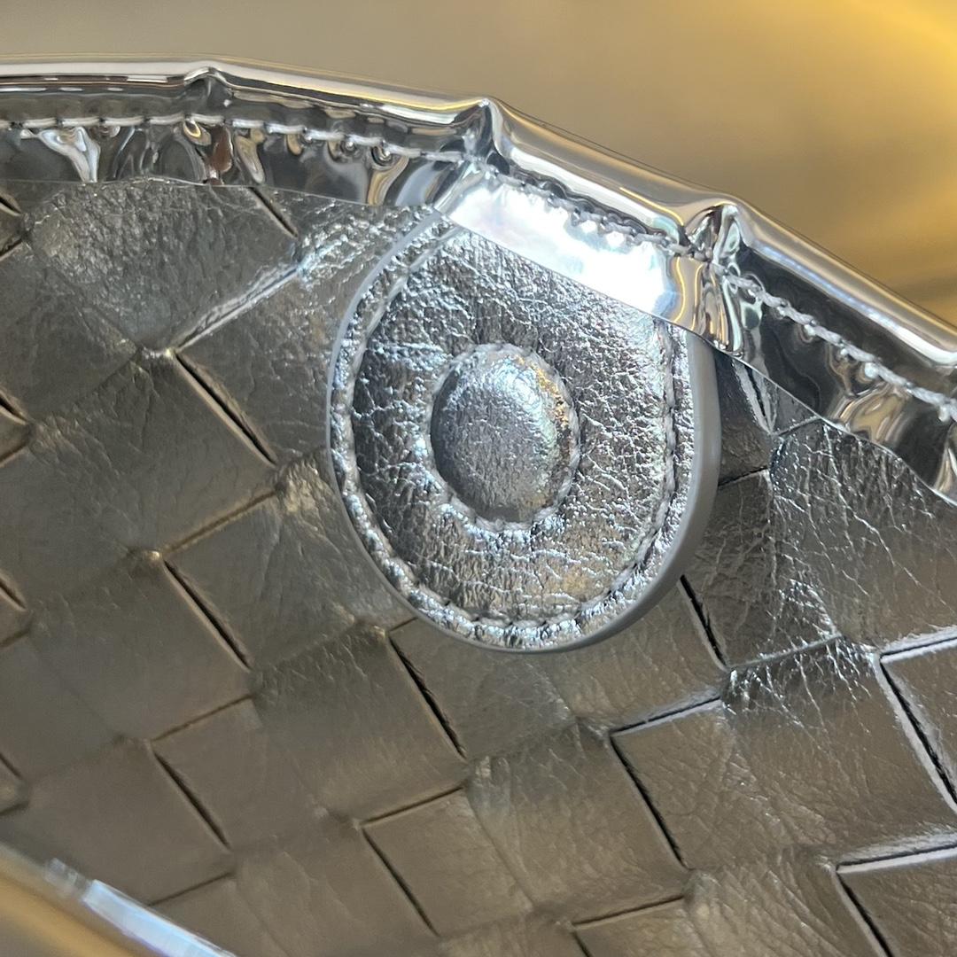 Bottega Veneta Silver Sardine Bag  (20*12*2.5cm) - DopestKickz