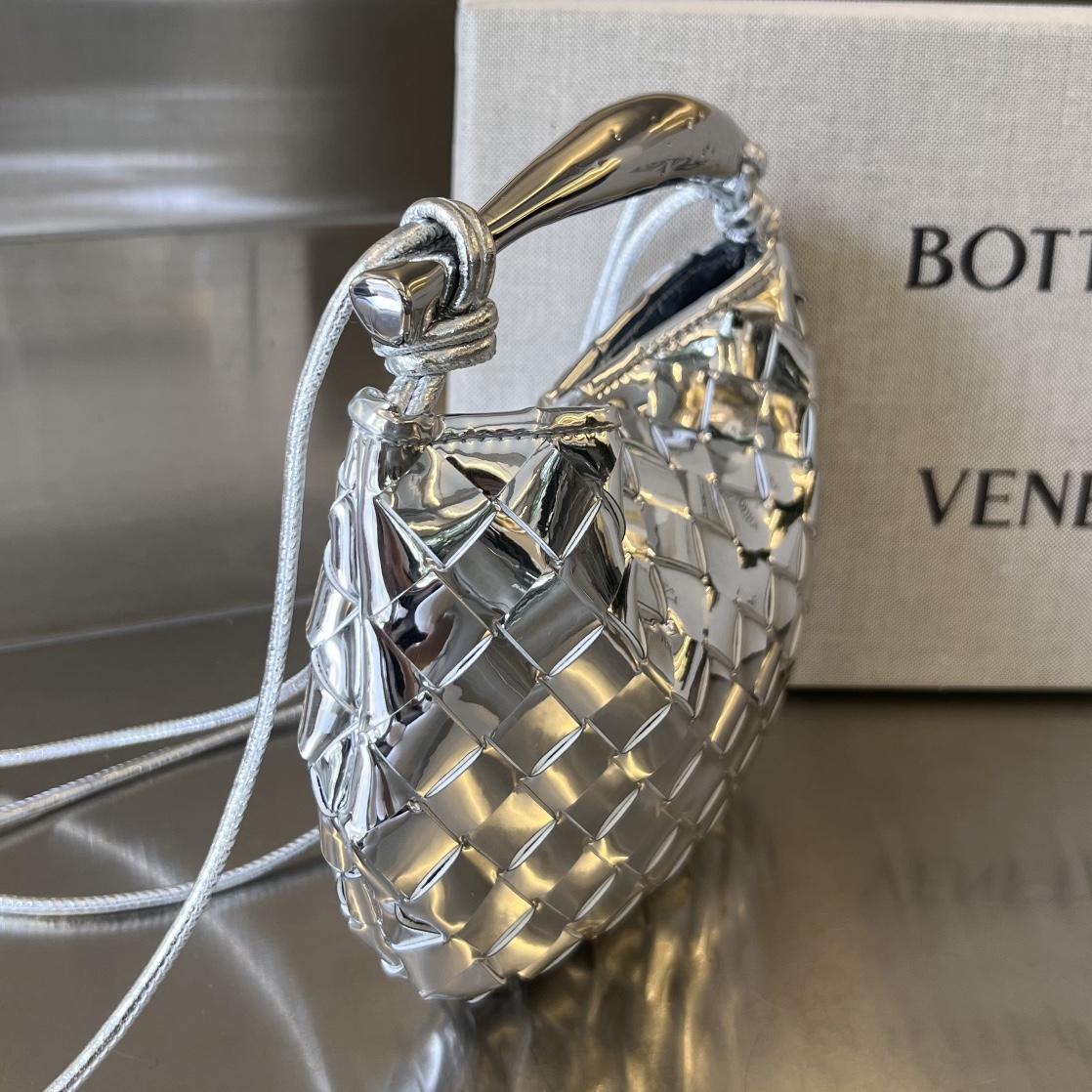 Bottega Veneta Silver Sardine Bag  (20*12*2.5cm) - DopestKickz