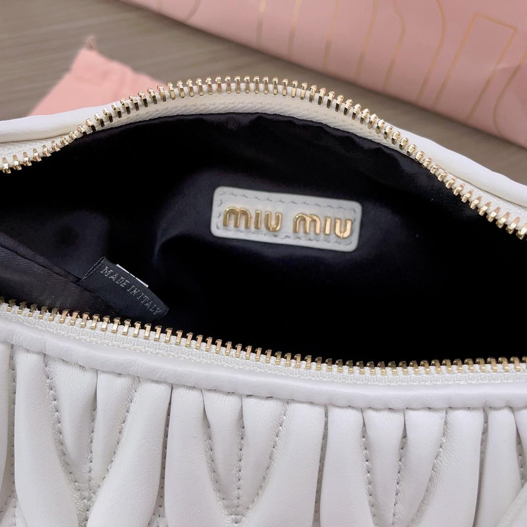 Miu Miu Wander Hobo Bag (25X18X7cm) - DopestKickz