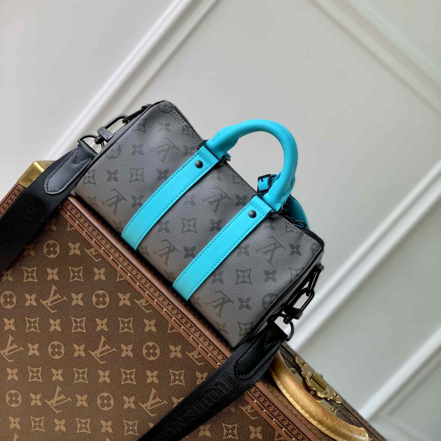 Louis Vuitton Keepall Bandoulière 25  M11645 - DopestKickz