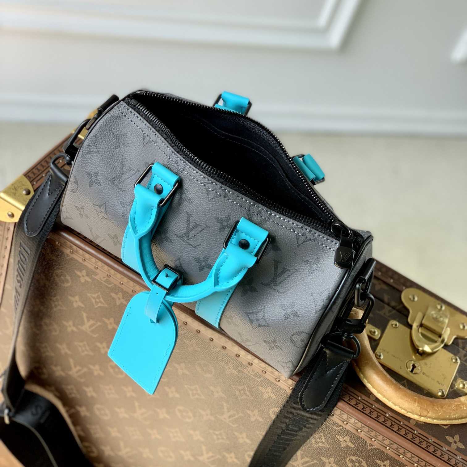 Louis Vuitton Keepall Bandoulière 25  M11645 - DopestKickz