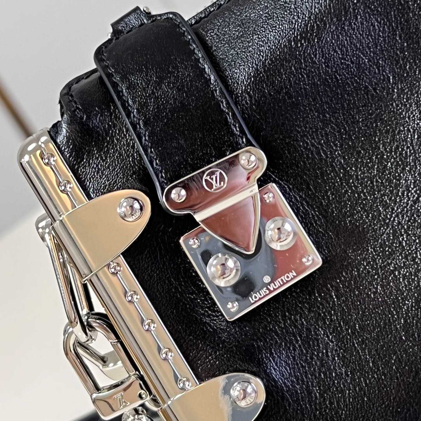 Louis Vuitton Slim Trunk  M25445 - DopestKickz