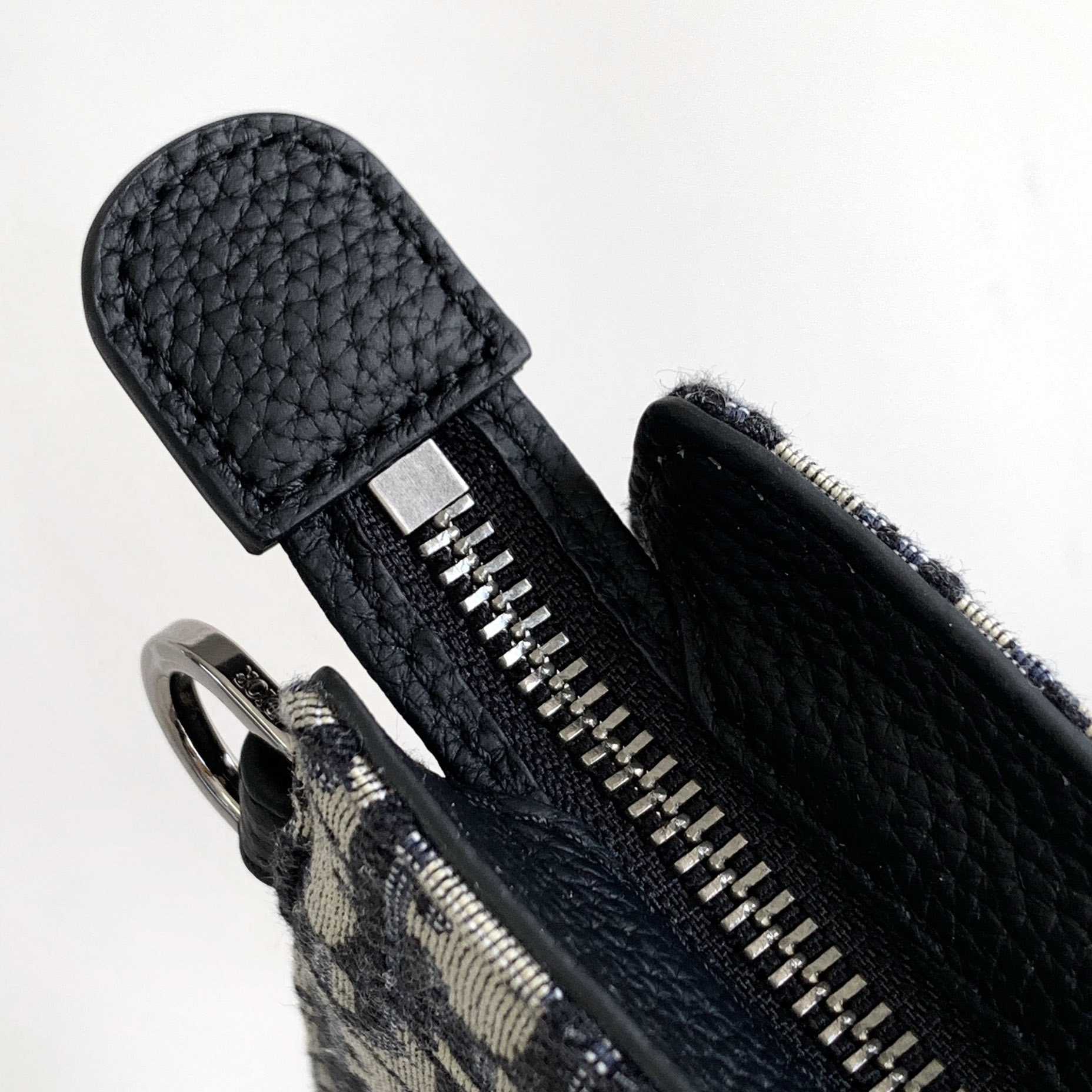 Dior A5 Triangle Pouch - DopestKickz