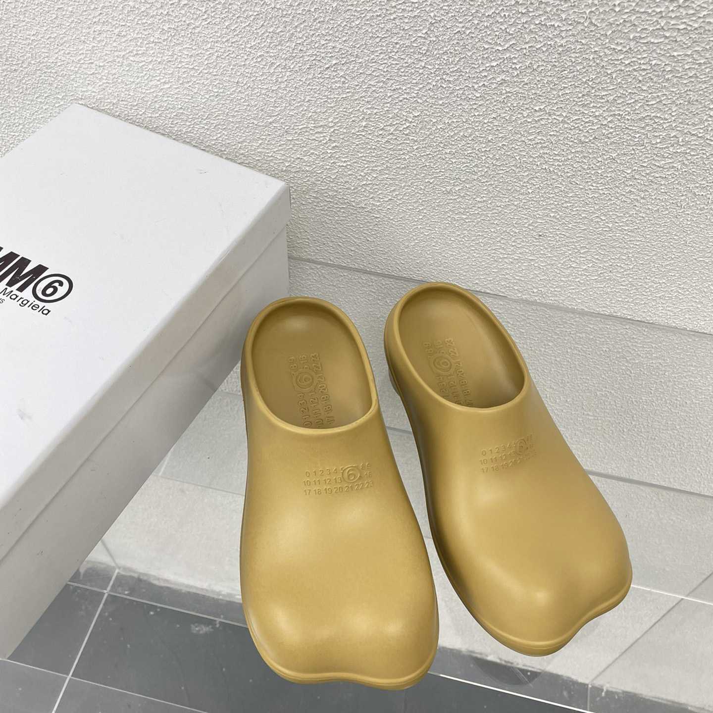 MM6 Maison Margiela Anatomic Numbers-motif Slippers - DopestKickz