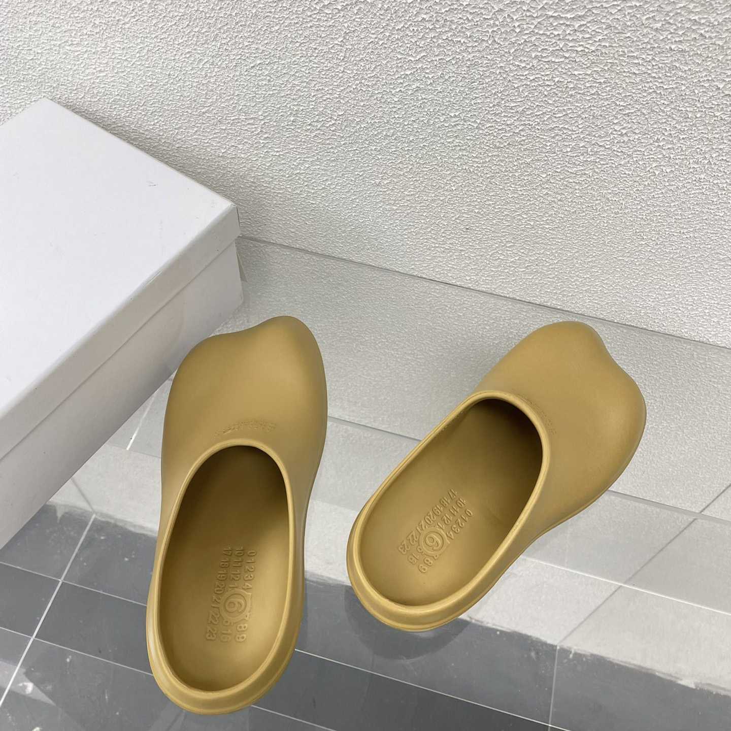 MM6 Maison Margiela Anatomic Numbers-motif Slippers - DopestKickz