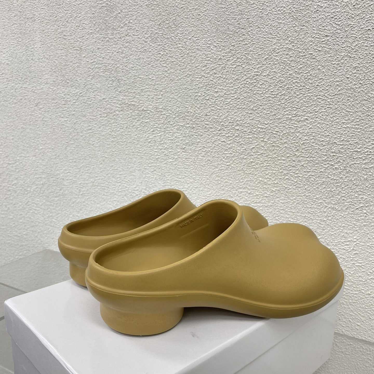 MM6 Maison Margiela Anatomic Numbers-motif Slippers - DopestKickz