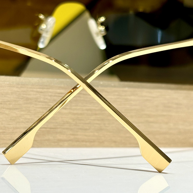 Fendi First Crystal Sunglasses    FE4121U - DopestKickz