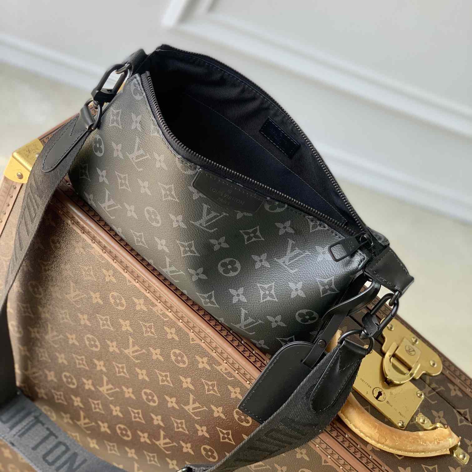 Louis Vuitton Pochette Accessoire XL   M11741 - DopestKickz