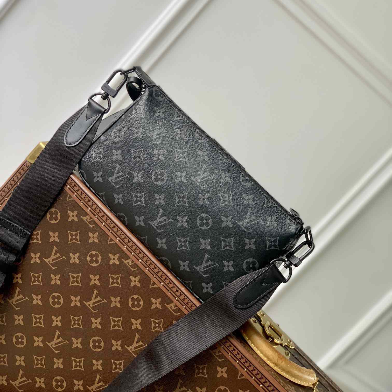 Louis Vuitton Pochette Accessoire XL   M11741 - DopestKickz