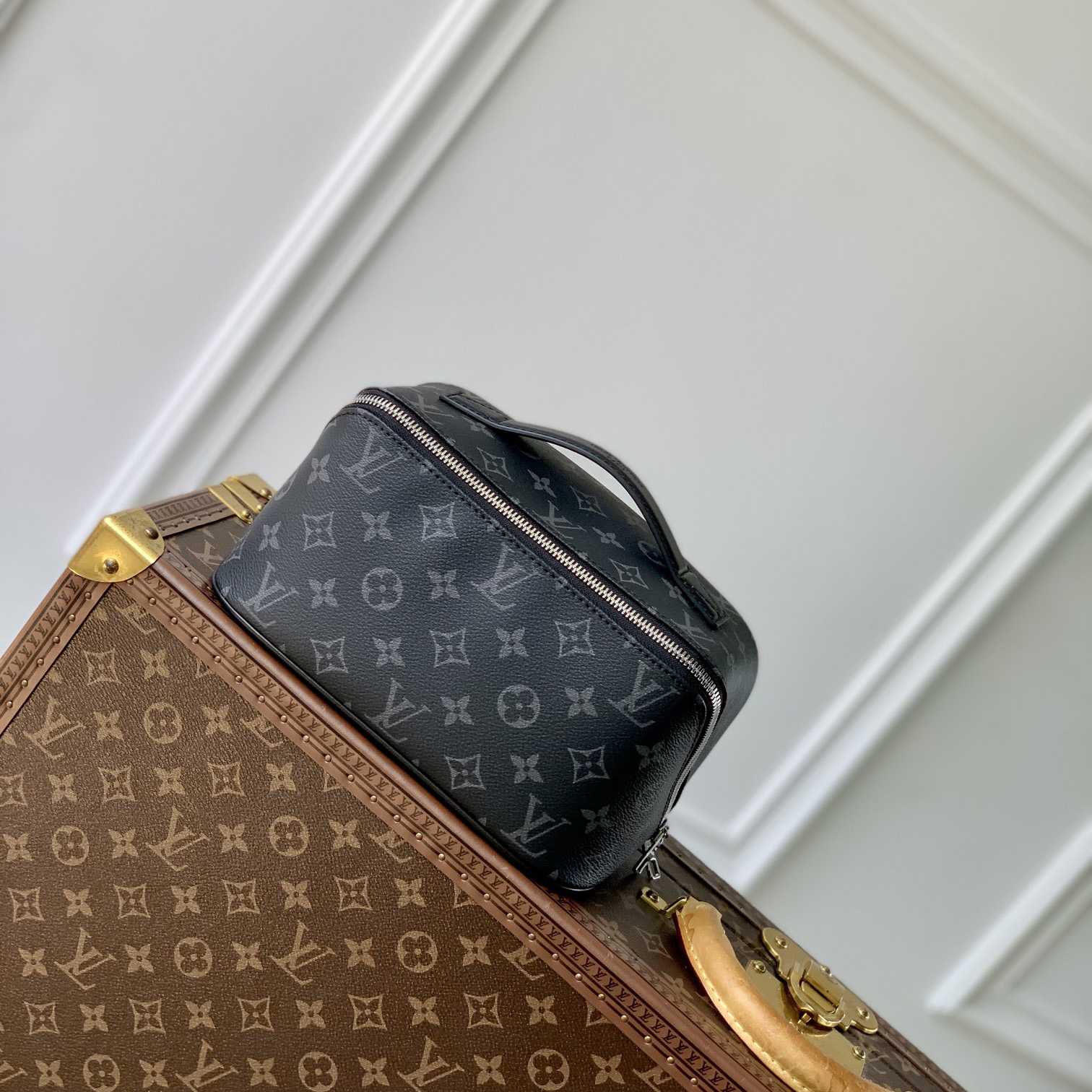 Louis Vuitton Toiletry Bag   M11508 - DopestKickz