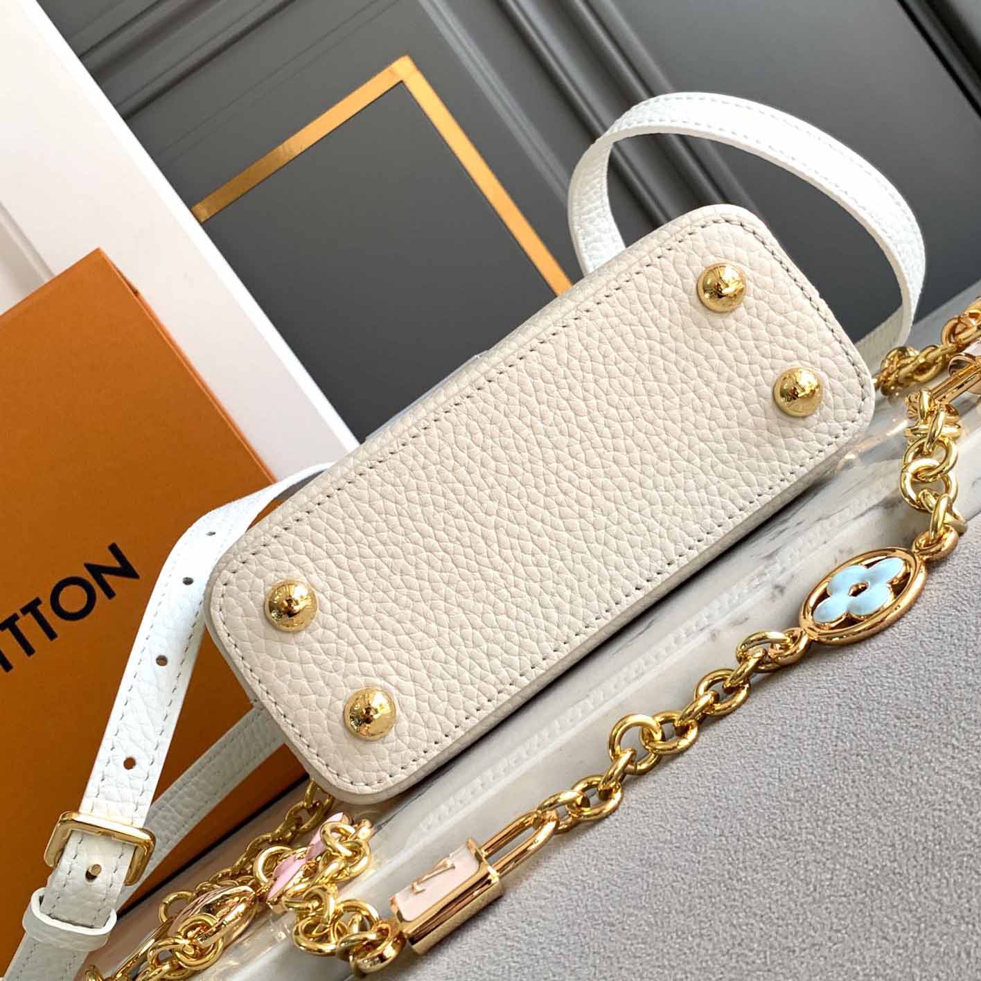 Louis Vuitton Capucines Nano   M23952 - DopestKickz