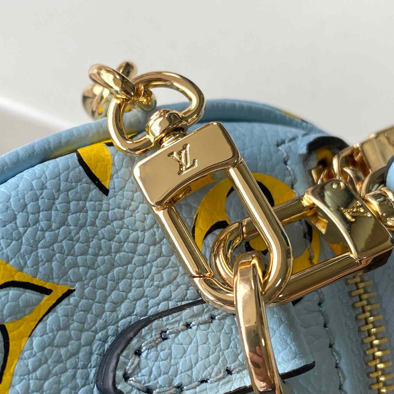 Louis Vuitton Mini Bumbag   M83694 - DopestKickz