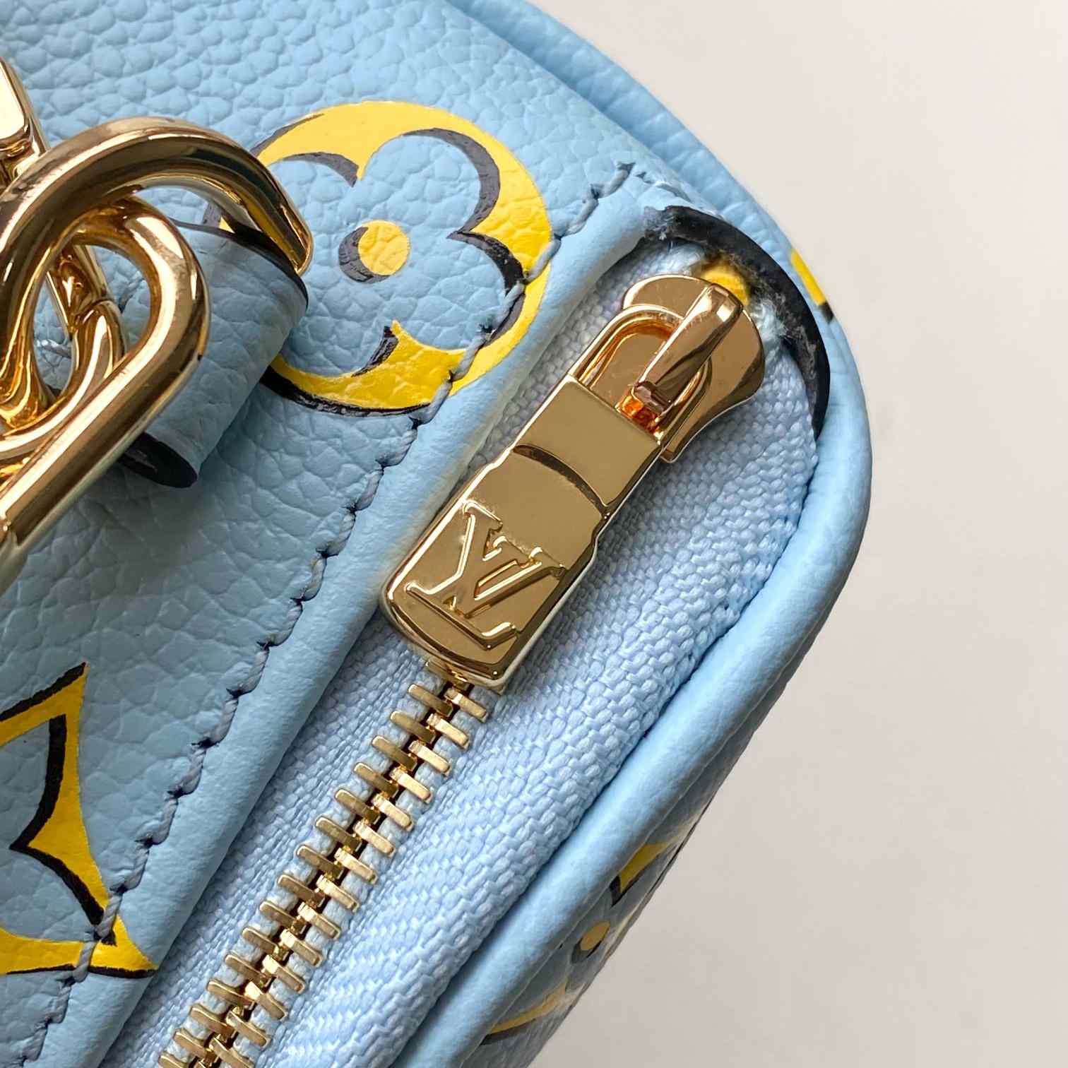 Louis Vuitton Mini Bumbag   M83694 - DopestKickz