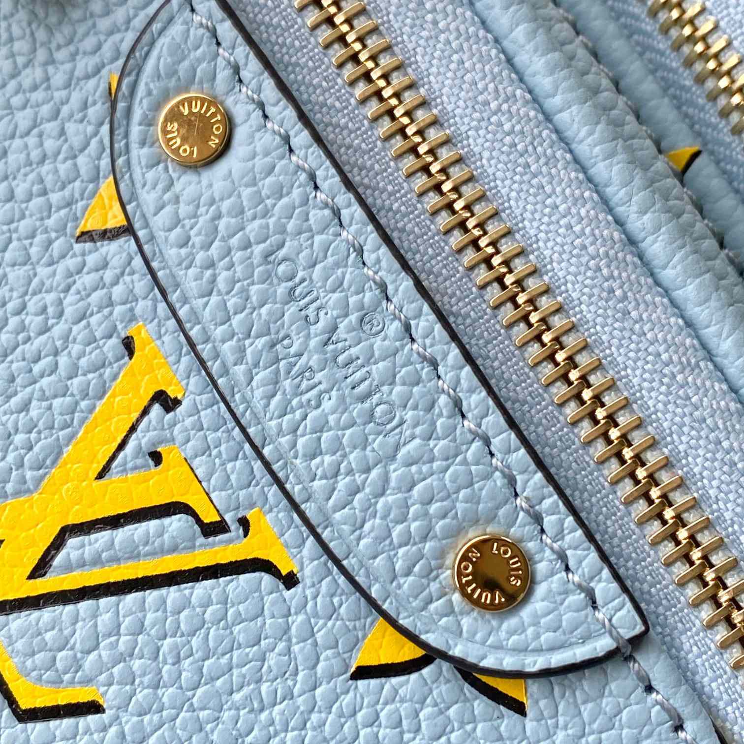 Louis Vuitton Mini Bumbag   M83694 - DopestKickz