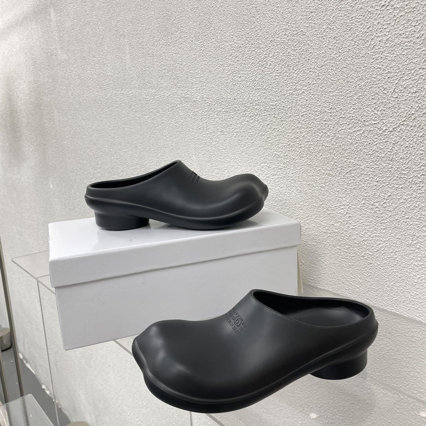 MM6 Maison Margiela Anatomic Numbers-motif Slippers - DopestKickz