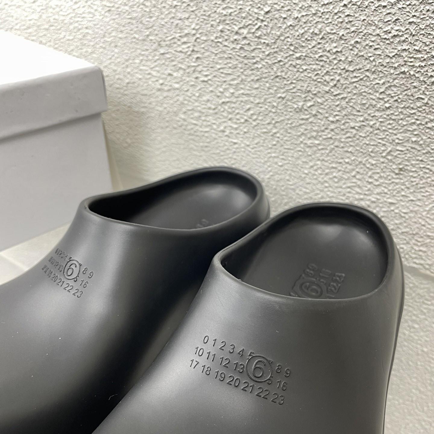 MM6 Maison Margiela Anatomic Numbers-motif Slippers - DopestKickz