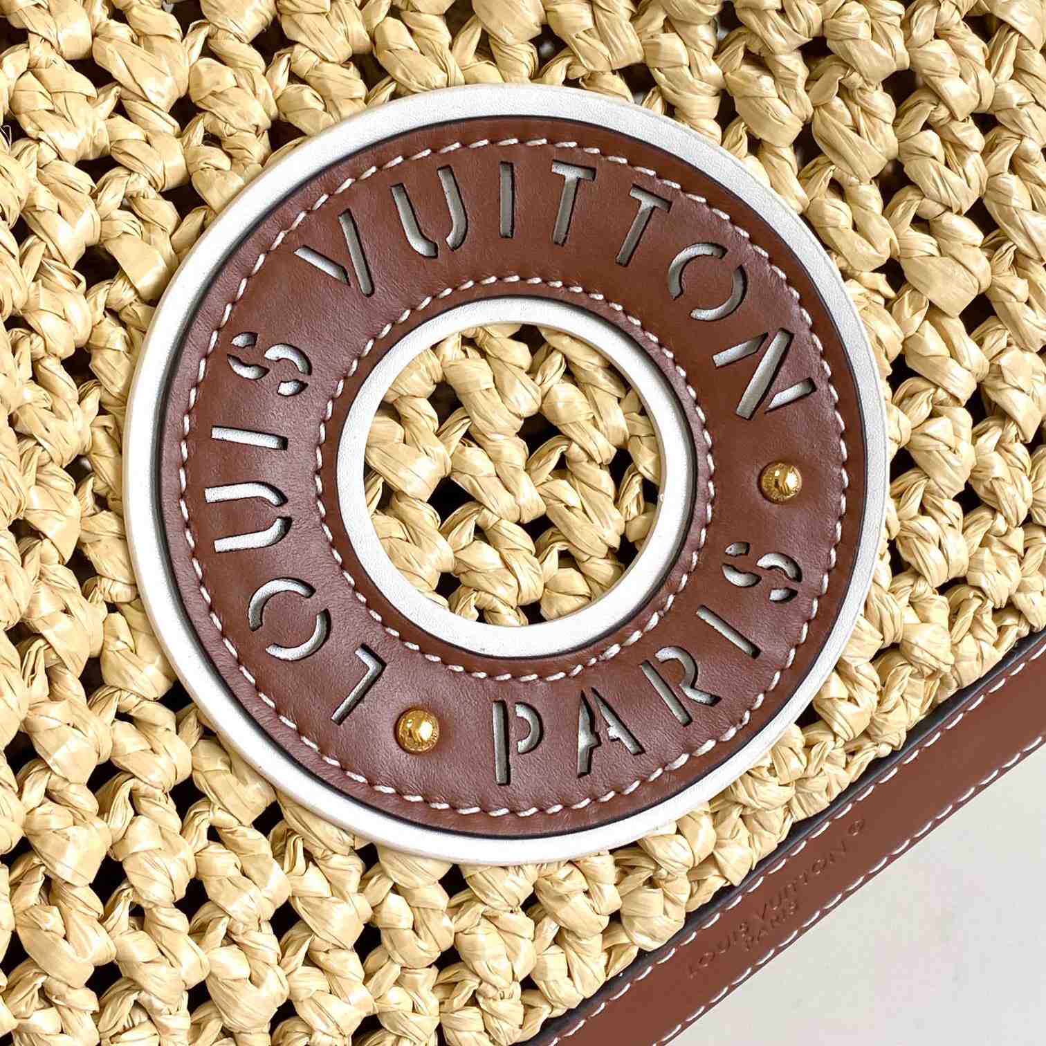 Louis Vuitton Noé BB  M24722 - DopestKickz