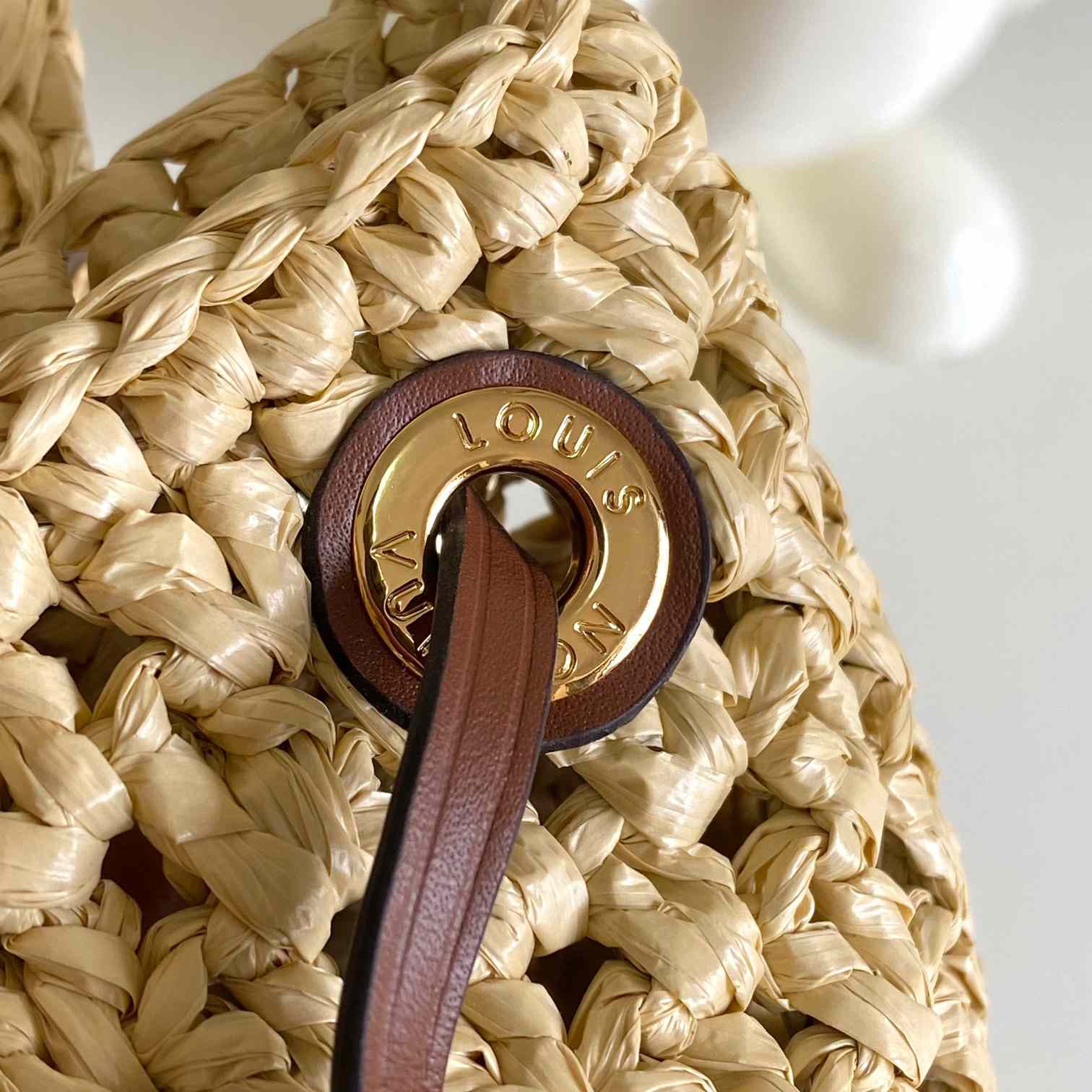 Louis Vuitton Noé BB  M24722 - DopestKickz