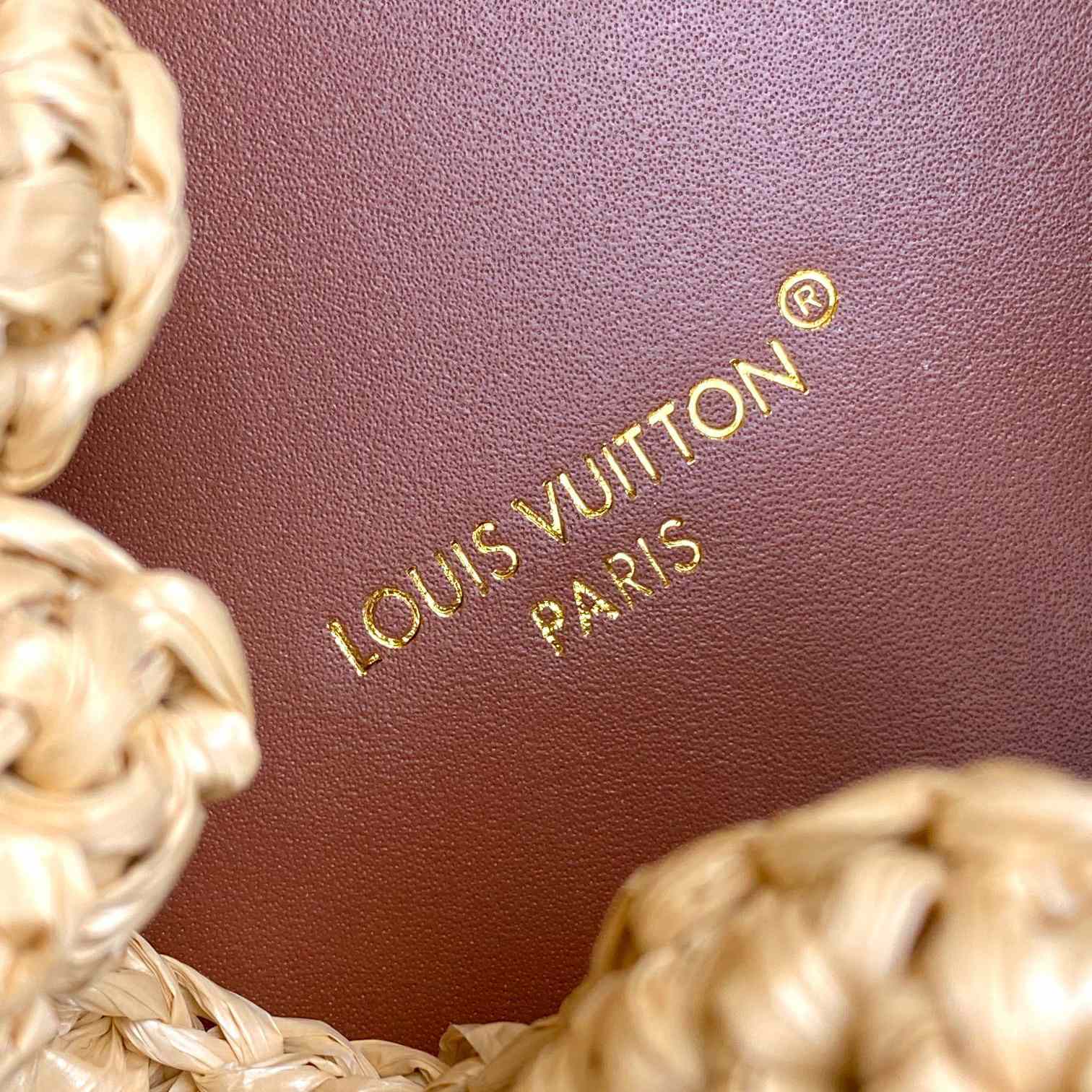 Louis Vuitton Noé BB  M24722 - DopestKickz