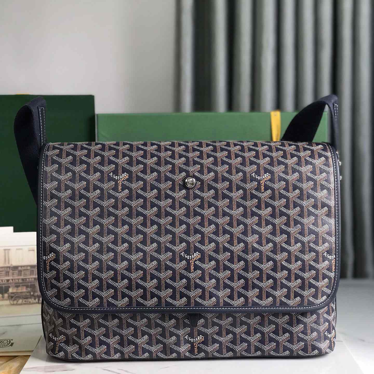 Goyard Messenger Bag - DopestKickz