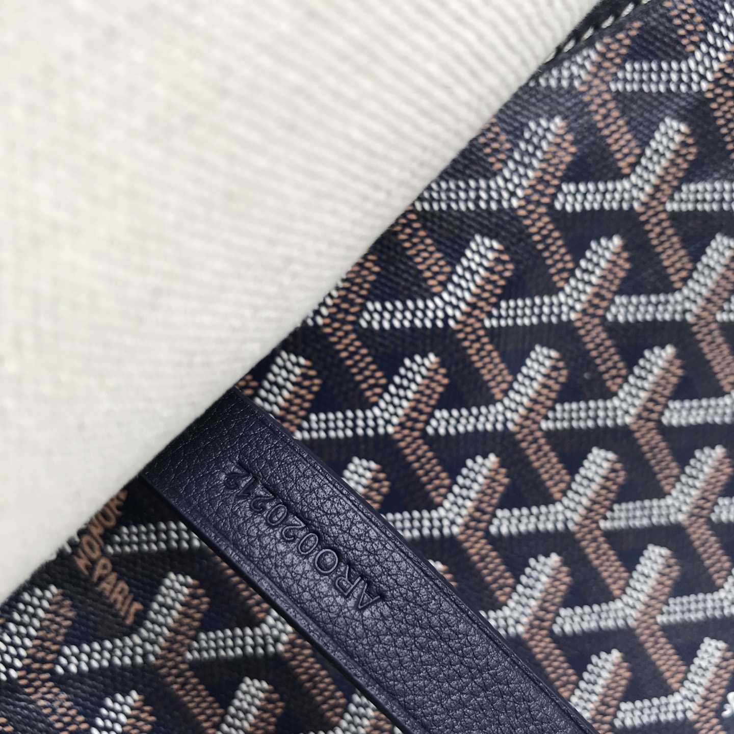 Goyard Messenger Bag - DopestKickz